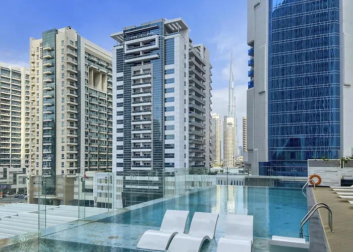 Welhome - Opulent Retreat With Panoramic Cityscape Views